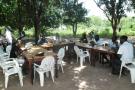 Le personnel de l'école est invité à partager le repas de la fête de tabaski chez un collègue muslman.